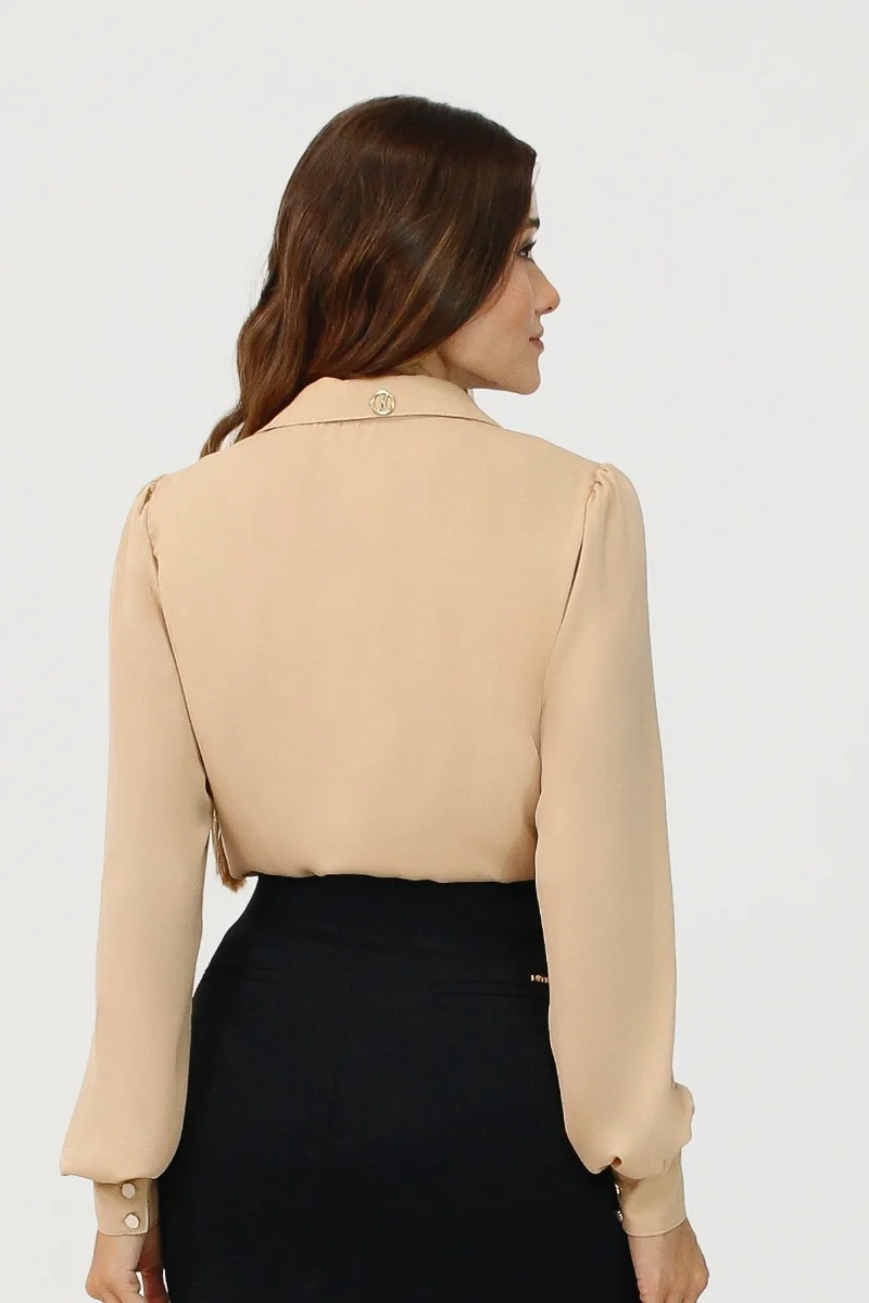 Blusa Hanna com colar de Perolas